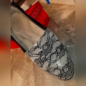 Aerosoles Size 7.5 leather flat w/ Faux lace detail